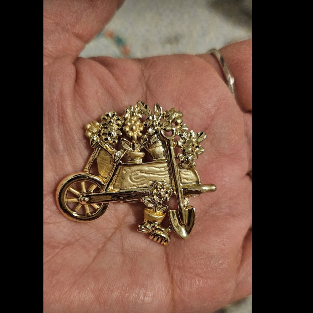 Wheel barrel flower garden brooche